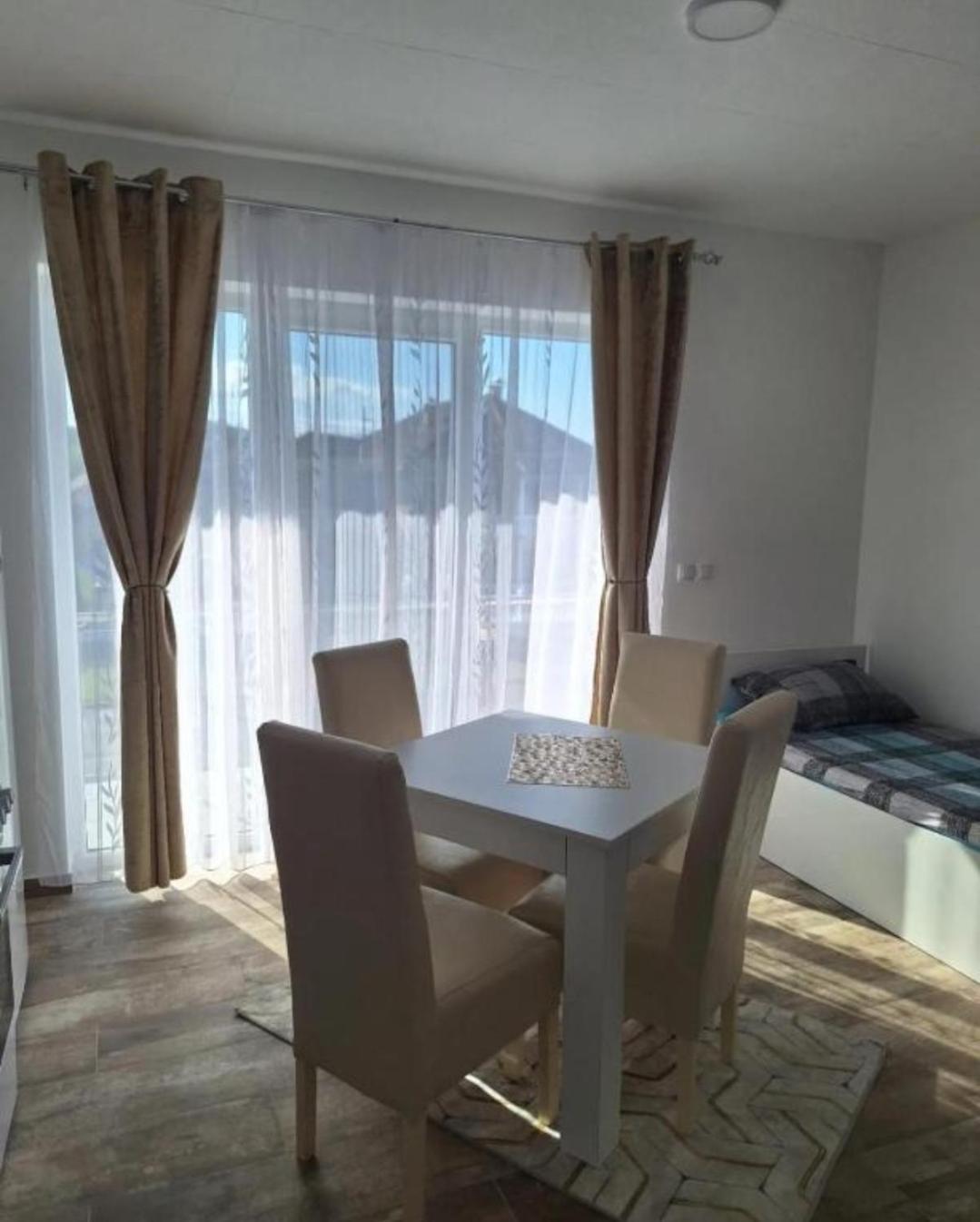 Apartmani Koki Кладово Екстериор снимка