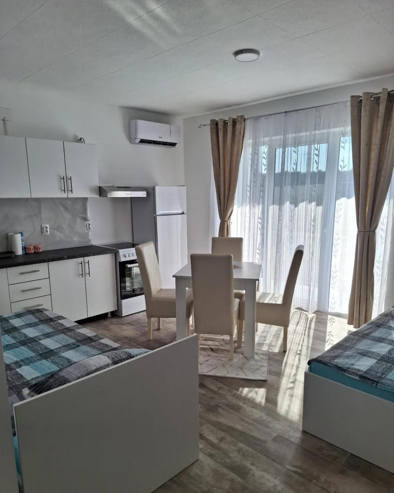 Apartmani Koki Кладово Екстериор снимка